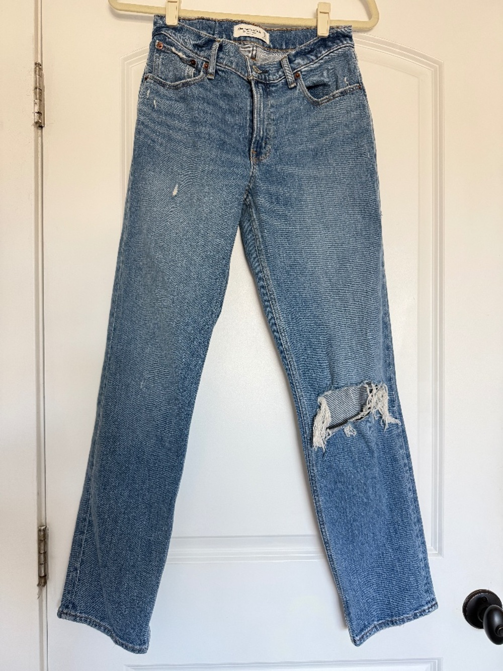 Abercrombie 90s Straight Low Rise Distressed Jeans Size 26